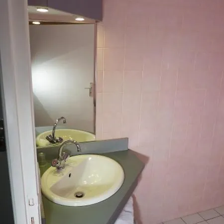 Otel Restaurant Du Pont-vieux Saint-Flour (Cantal)