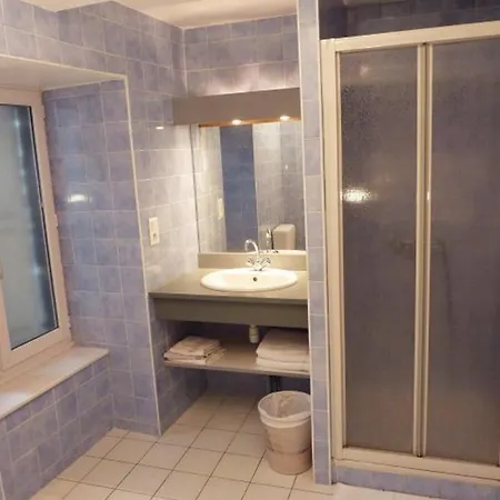מלון Restaurant Du Pont-vieux 2*